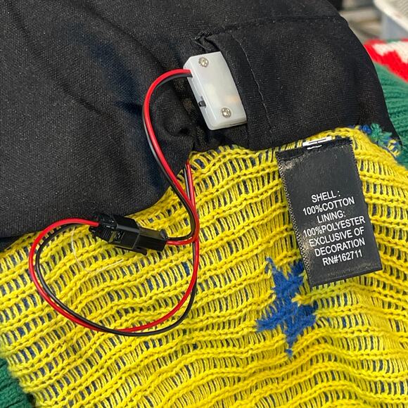 Blizzard Bay Santa and His Reindeer Cats Light Up Ugly Christmas Sweater Size XL - Picture 5 of 5